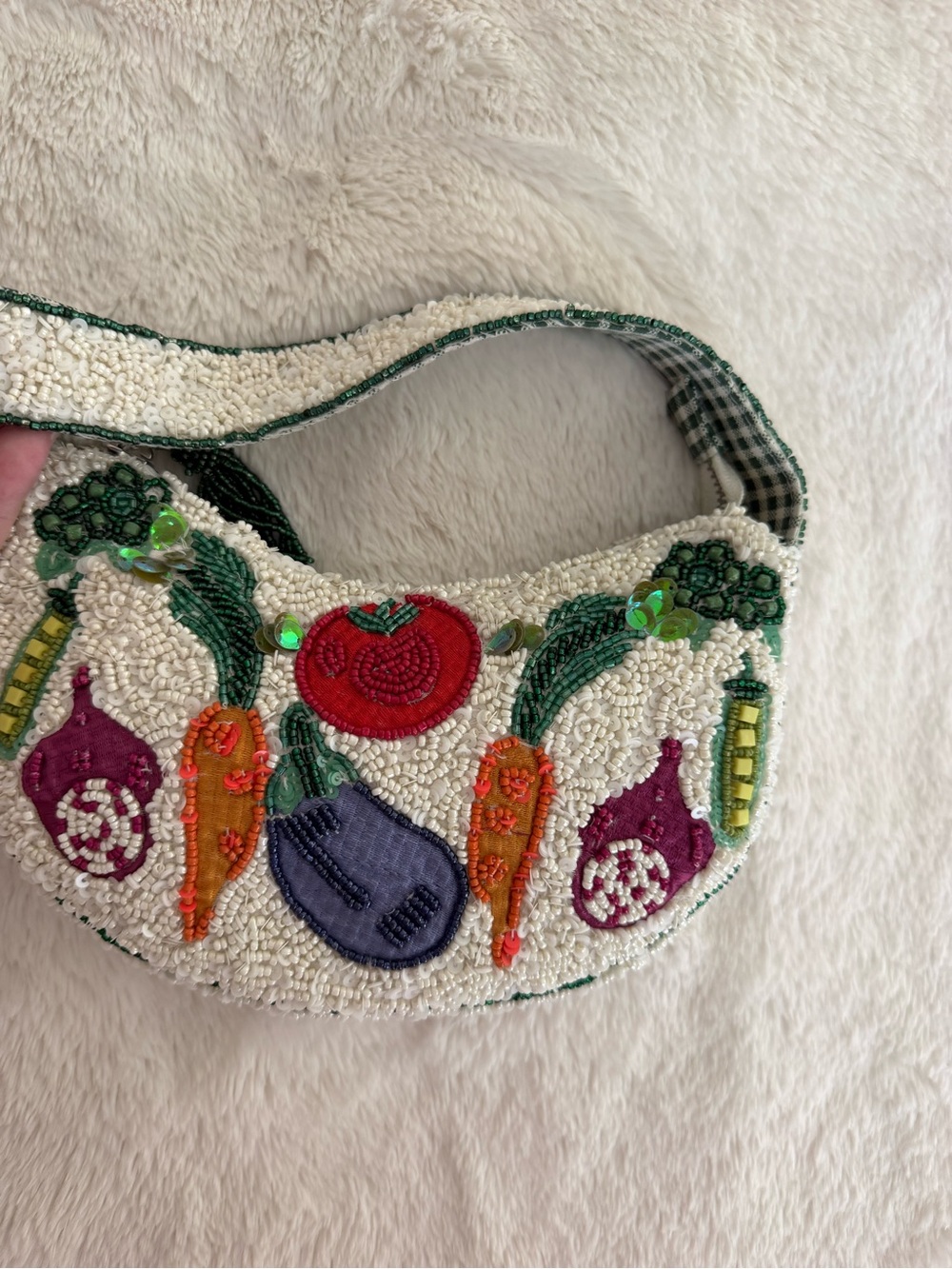NWT Hand-Beaded Vegetable Motif Shoulder Bag in White tassel, green gingham - Picture 7 of 16